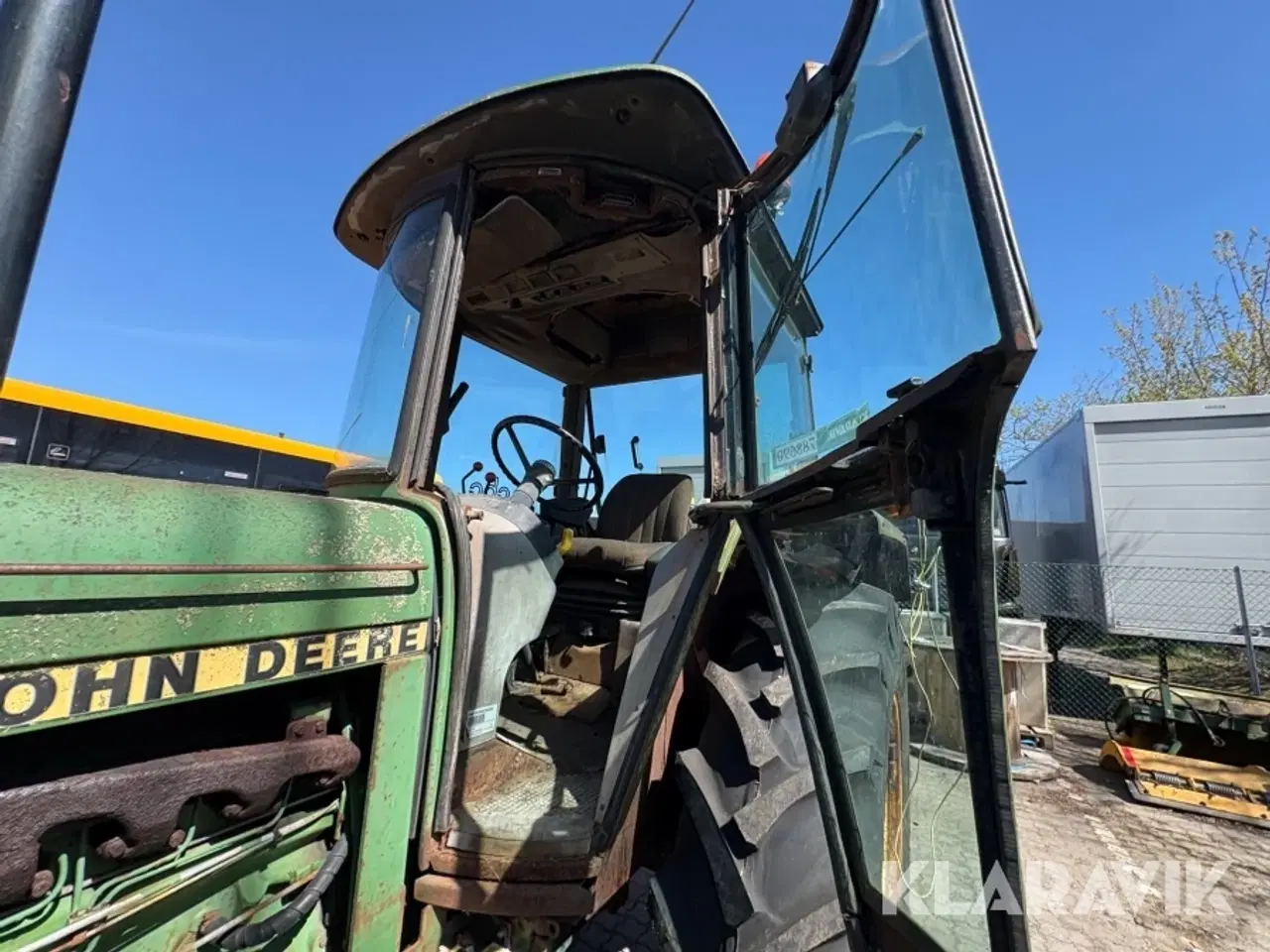 Billede 9 - Traktor John Deere 3040 med kost sneplov og saltspreder