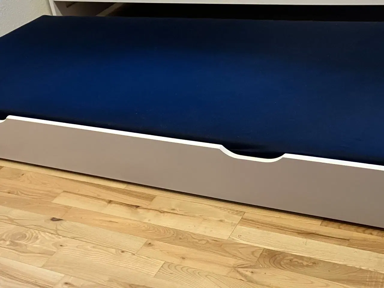 Billede 1 - Ikea sengeskuffe med madras