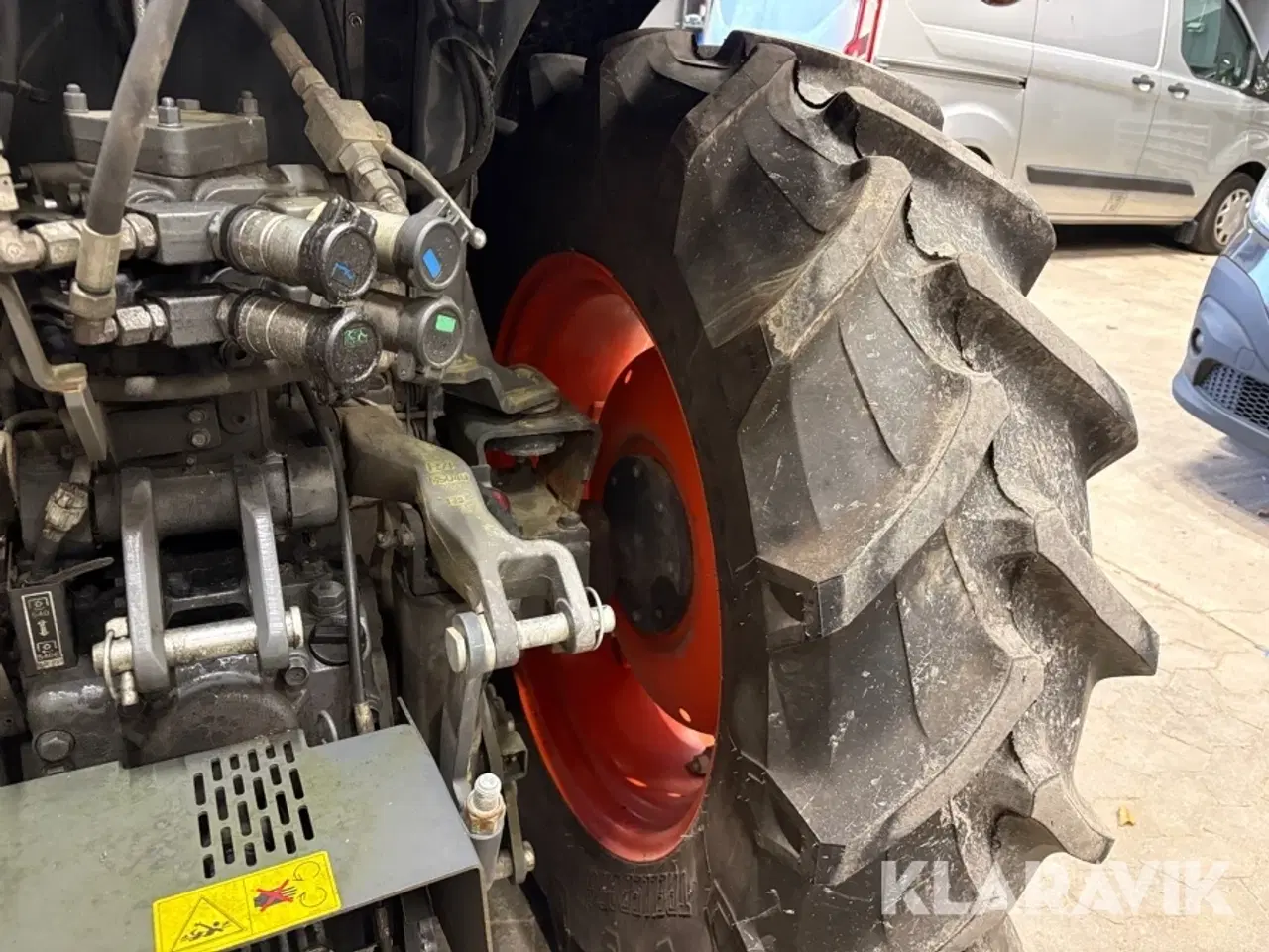Billede 10 - Traktor Kubota M5072N med frontlift og V-plov
