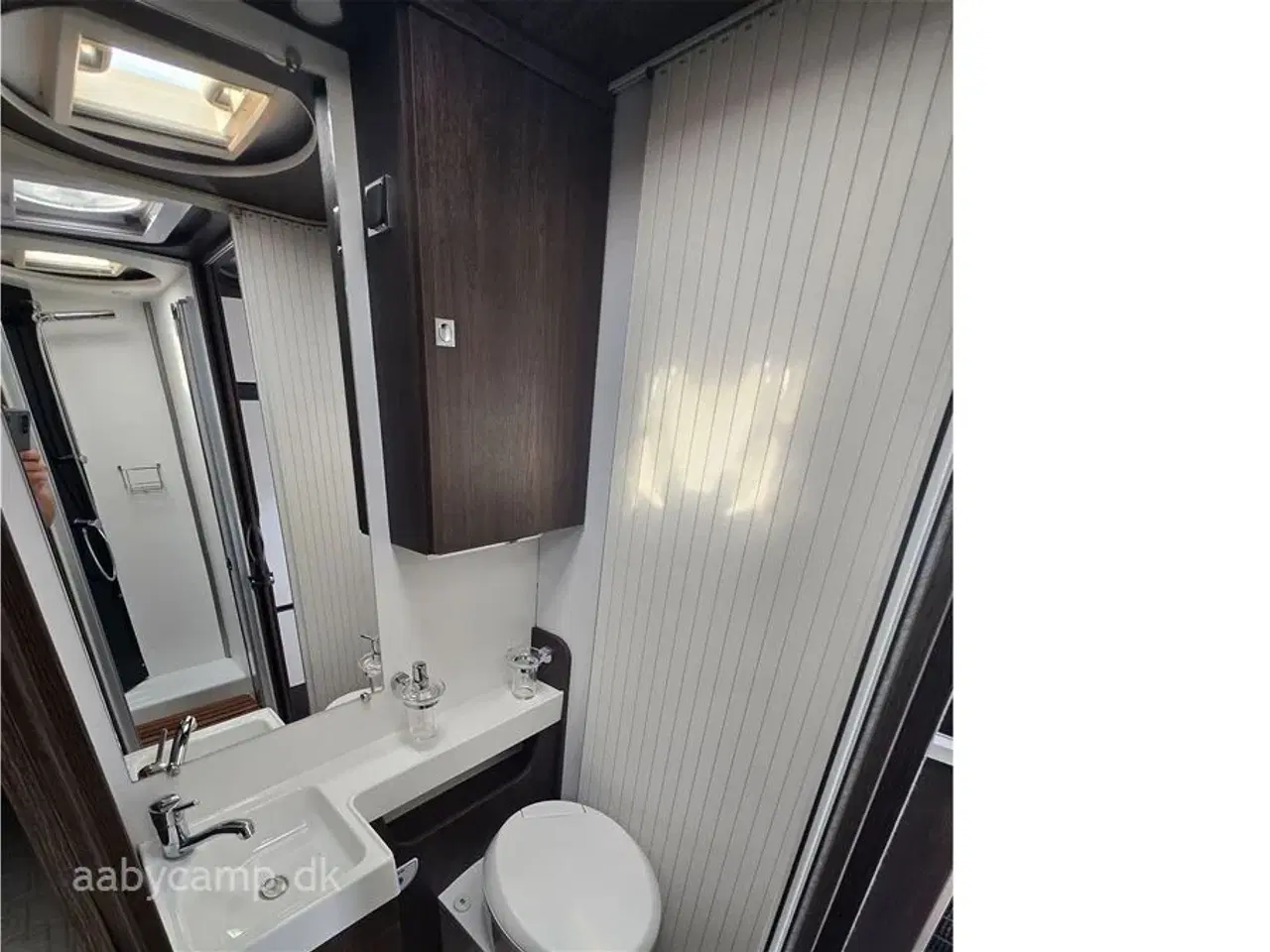 Billede 14 - 2022 - Benimar Sport 363 NK Pakke. Automatgear. solceller. markise. Batteri. elektrisk hæve/sænke cykelstativ. udvendigt gas og bruseudtag.