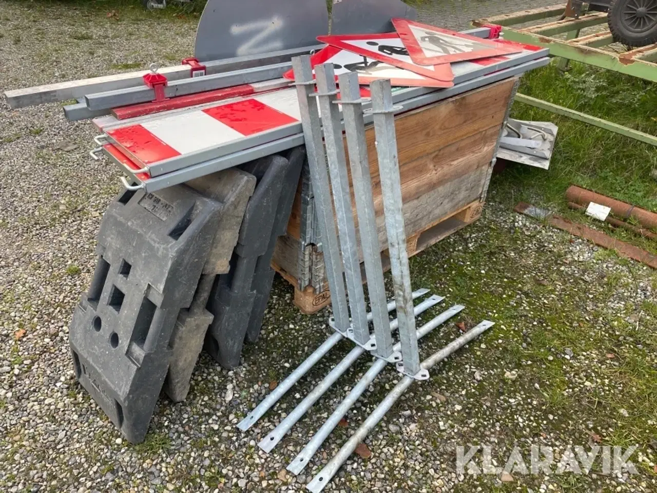 Billede 9 - Diverse afspærringer og skilte