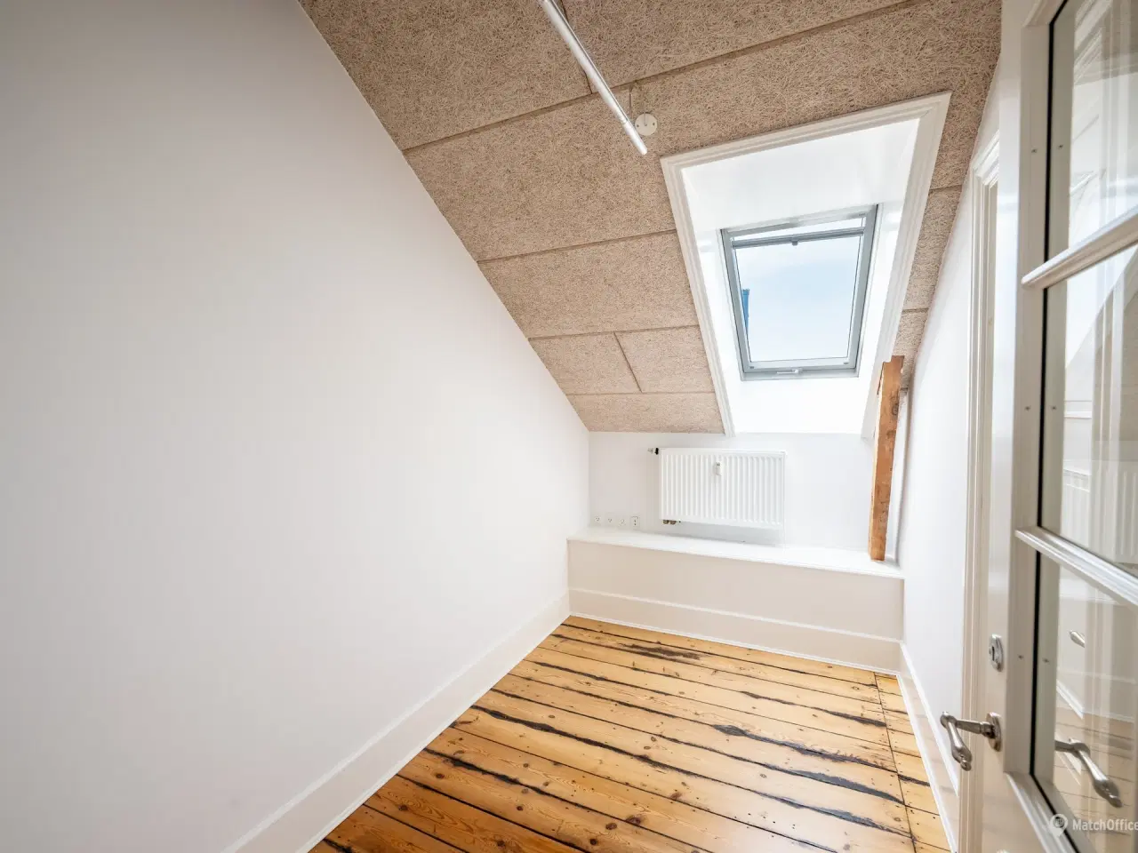 Billede 5 - Fleksibelt kontormiljø med lys. luft og karakter