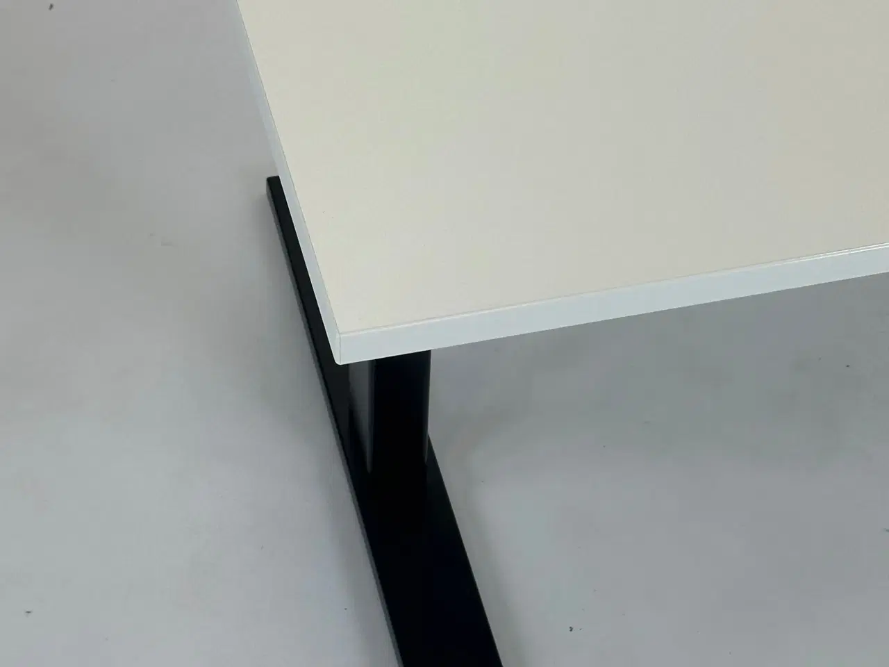 Billede 3 - Hæve-/sænkebord 140x80 - Linak
