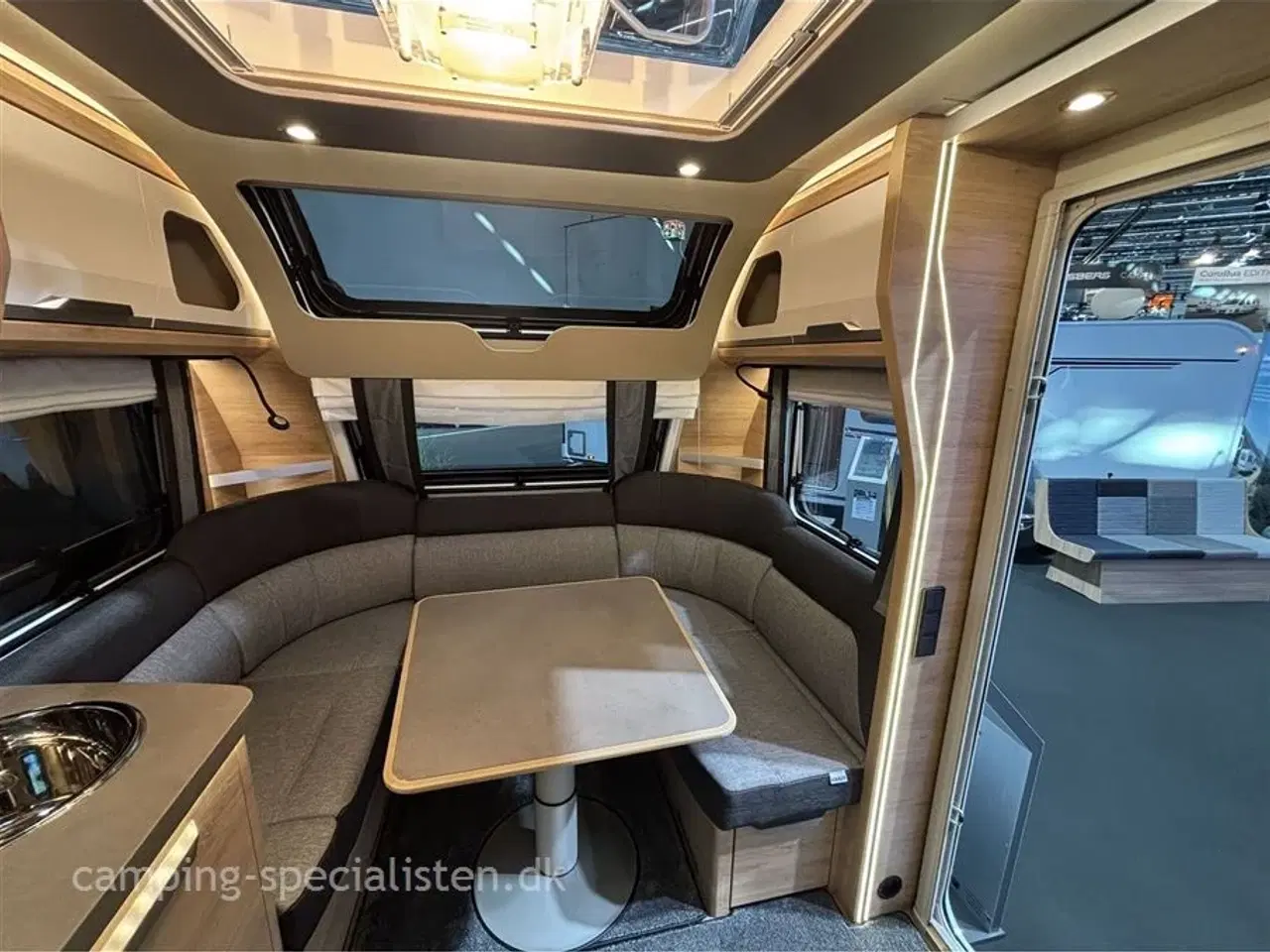 Billede 5 - 2026 - Knaus Südwind 540 UE   Knaus Südvind 540 UE BLACK SELECTION model 2026 kan snart ses hos Camping-Specialisten.dk