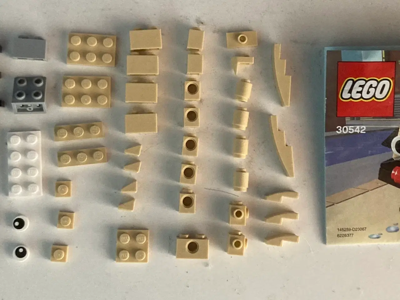 Billede 1 - Legosæt sælges (priserne er fra 5 kr. til 200 kr.)