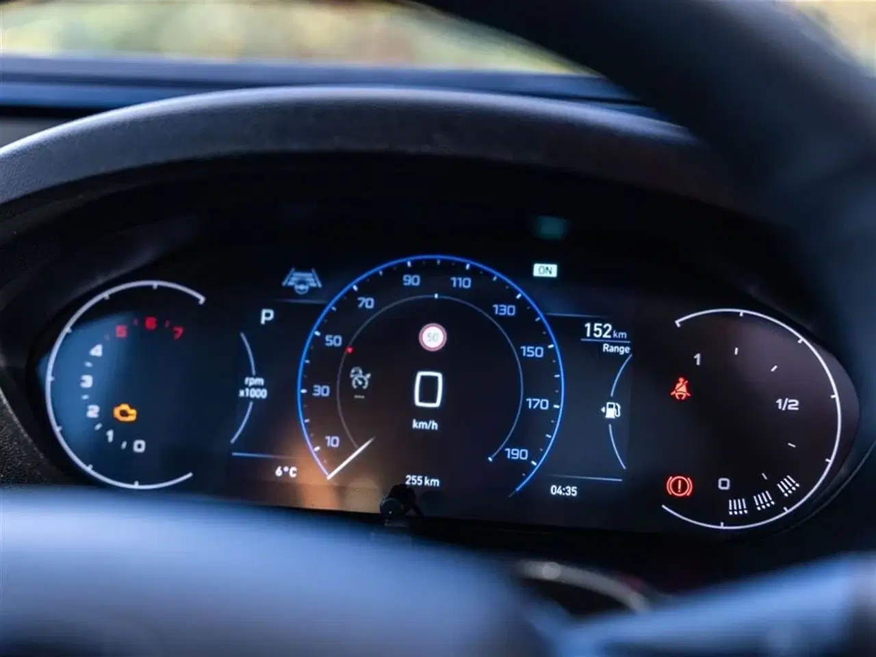 Billede 58 - 2026 - Tourne 6.4 Cruise aut. gear - Black   Den originale Tourne med langsgående senge