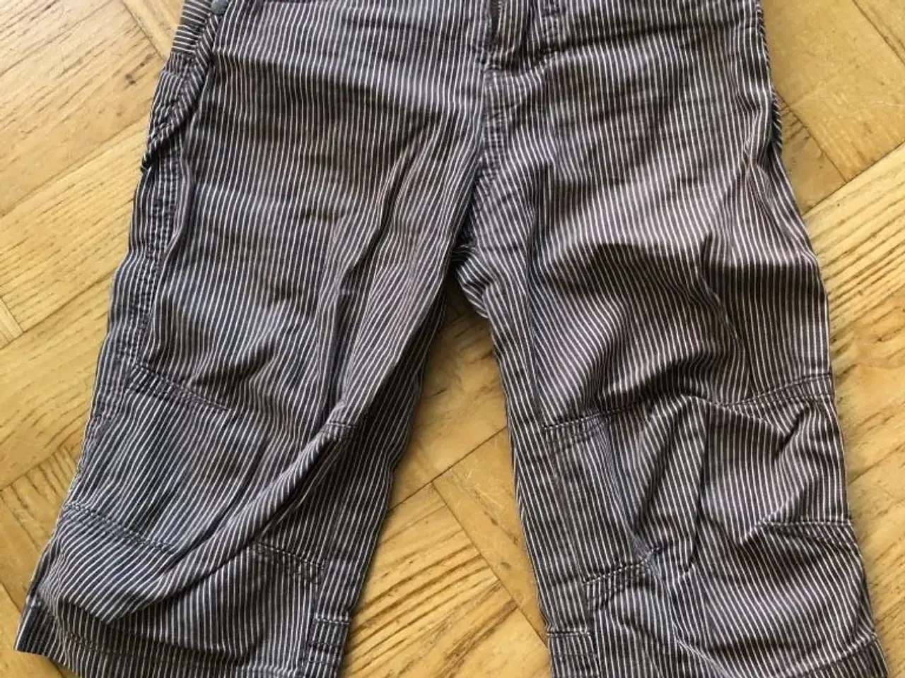 Billede 1 - Bløde Pomp de lux-shorts. 3-4 år