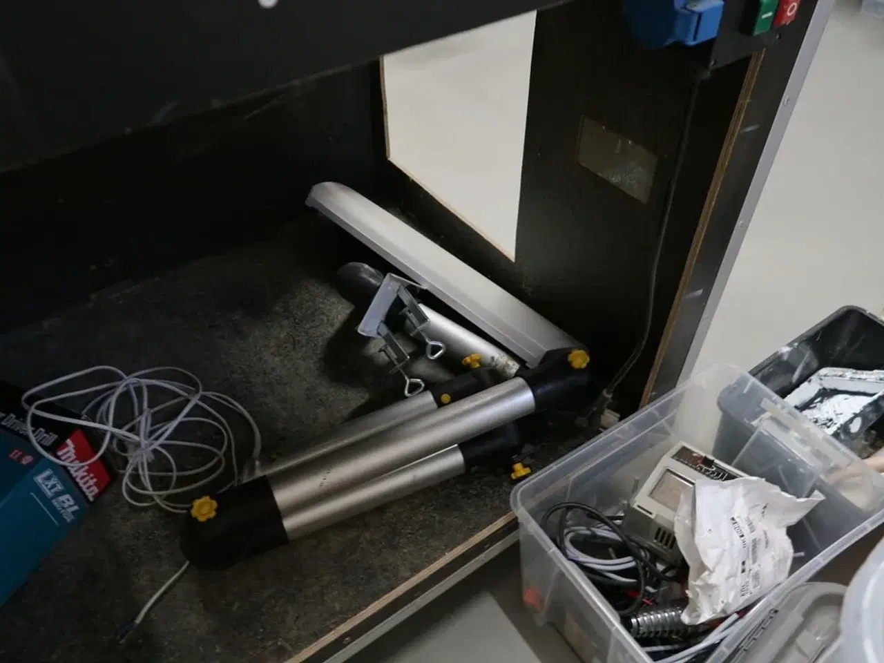 Billede 12 - Højtaler SOUNDKING, flightcase, div. Værktøj, maling m.m.