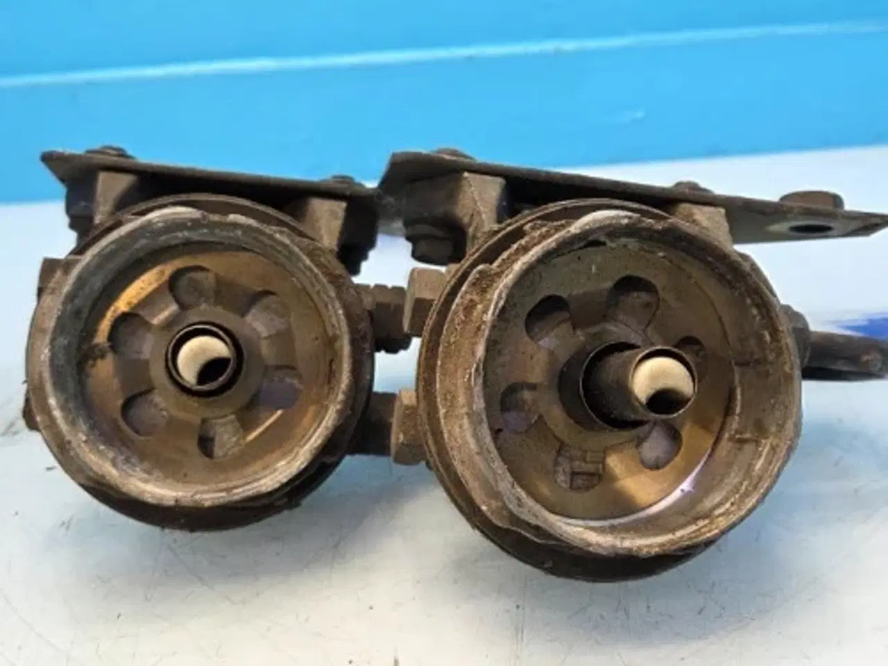 Billede 14 - John Deere 6068   Brændstoffilterhus  RE508847