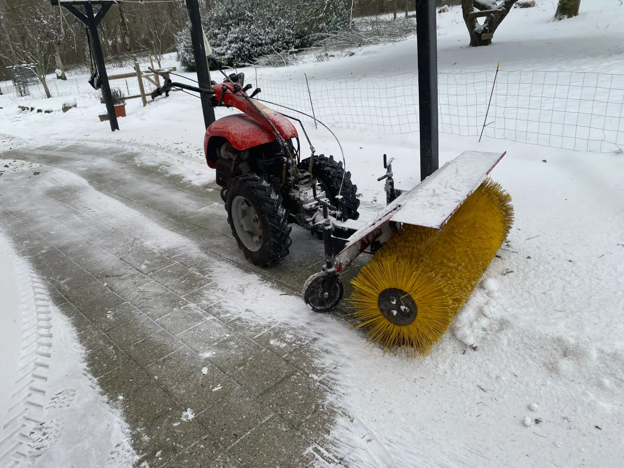 Billede 1 - Fejemaskine to hjulet traktor 
