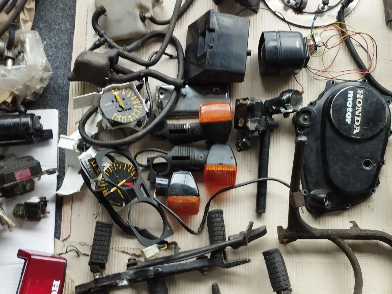 Billede 4 - Reservedele til Honda VF 500 ( %)