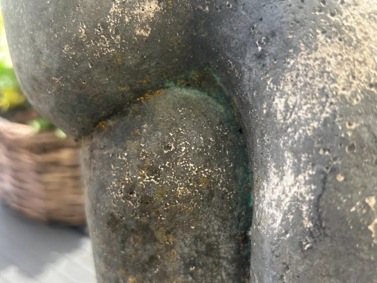 Billede 6 - Skulptur i sten 24 cm høj med grøn patinering