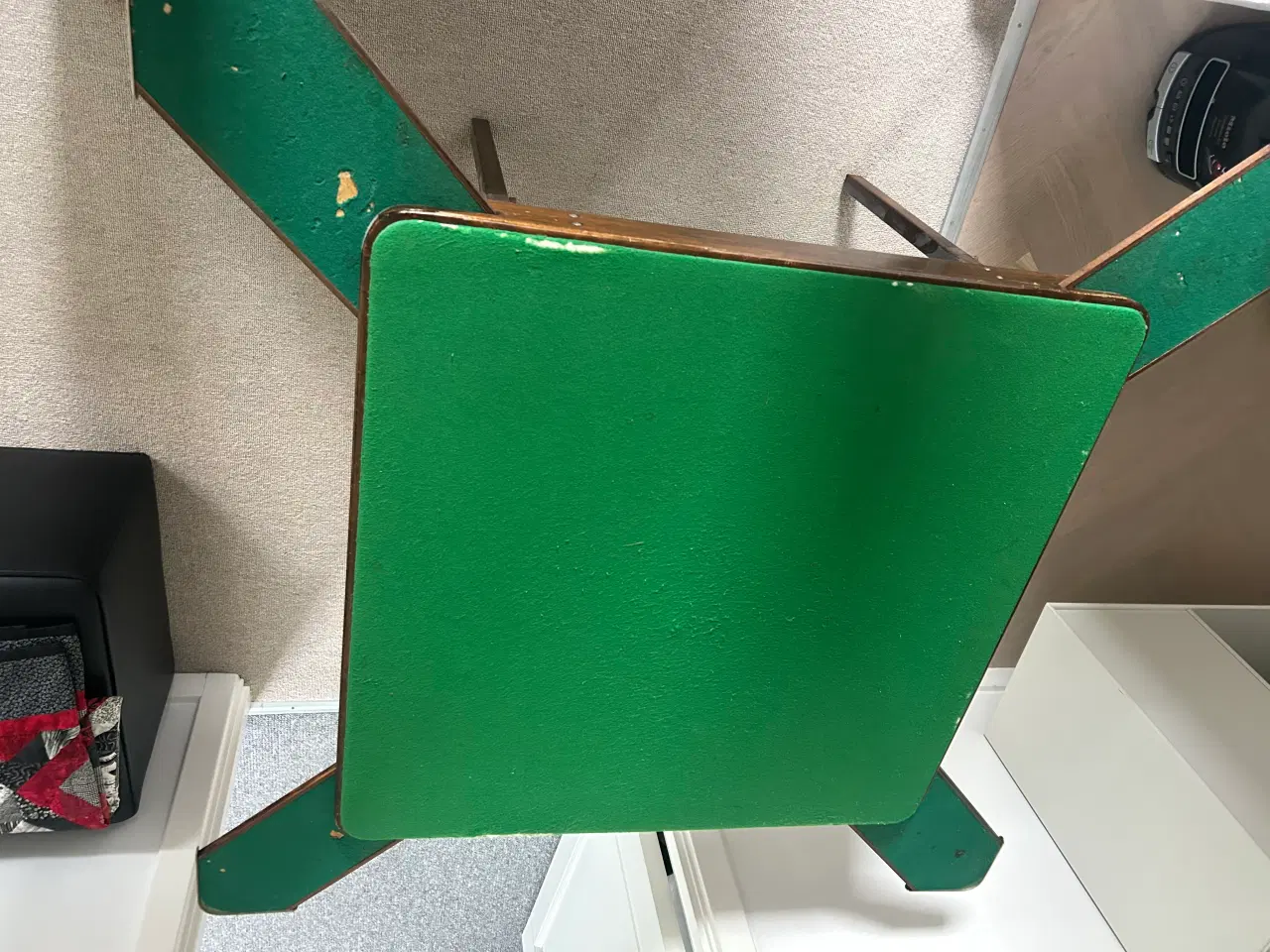 Billede 2 - Spillebord med filt og 4 udtræk til øl/kaffe