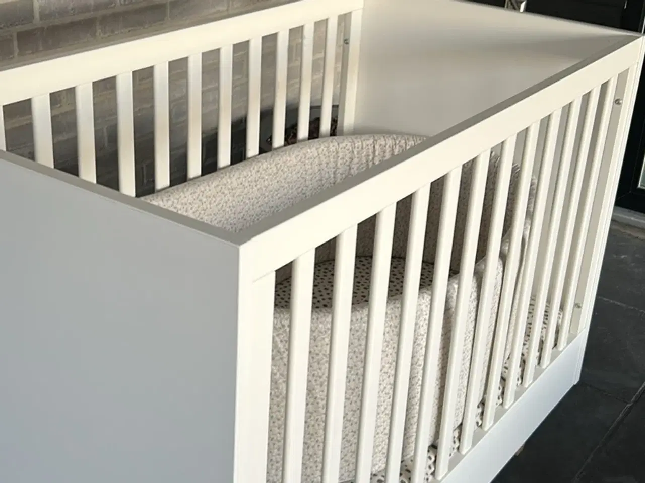 Billede 1 - Tremmeseng med tilbehør