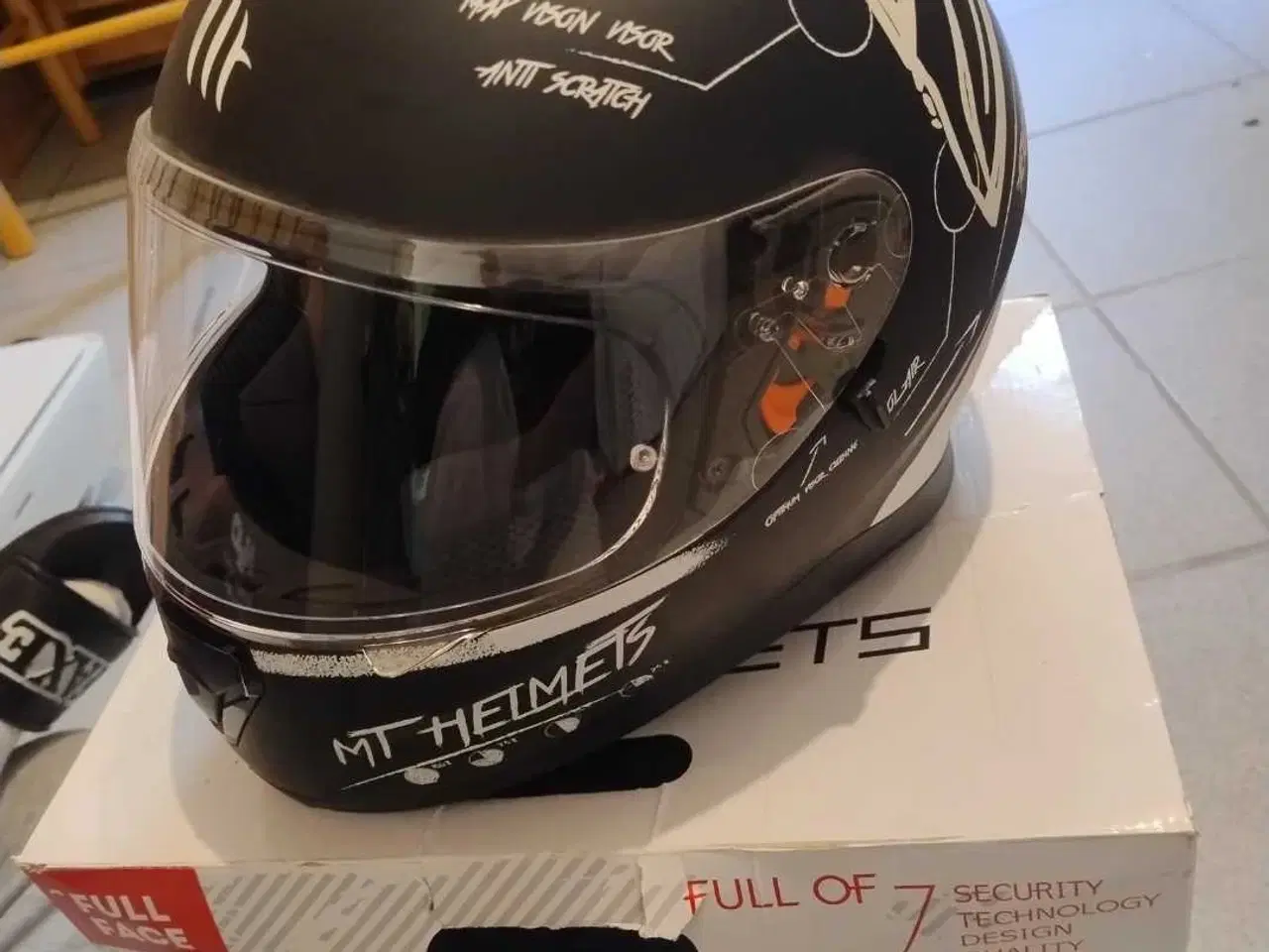 Billede 5 - Styrthjelm/knallerthjelm