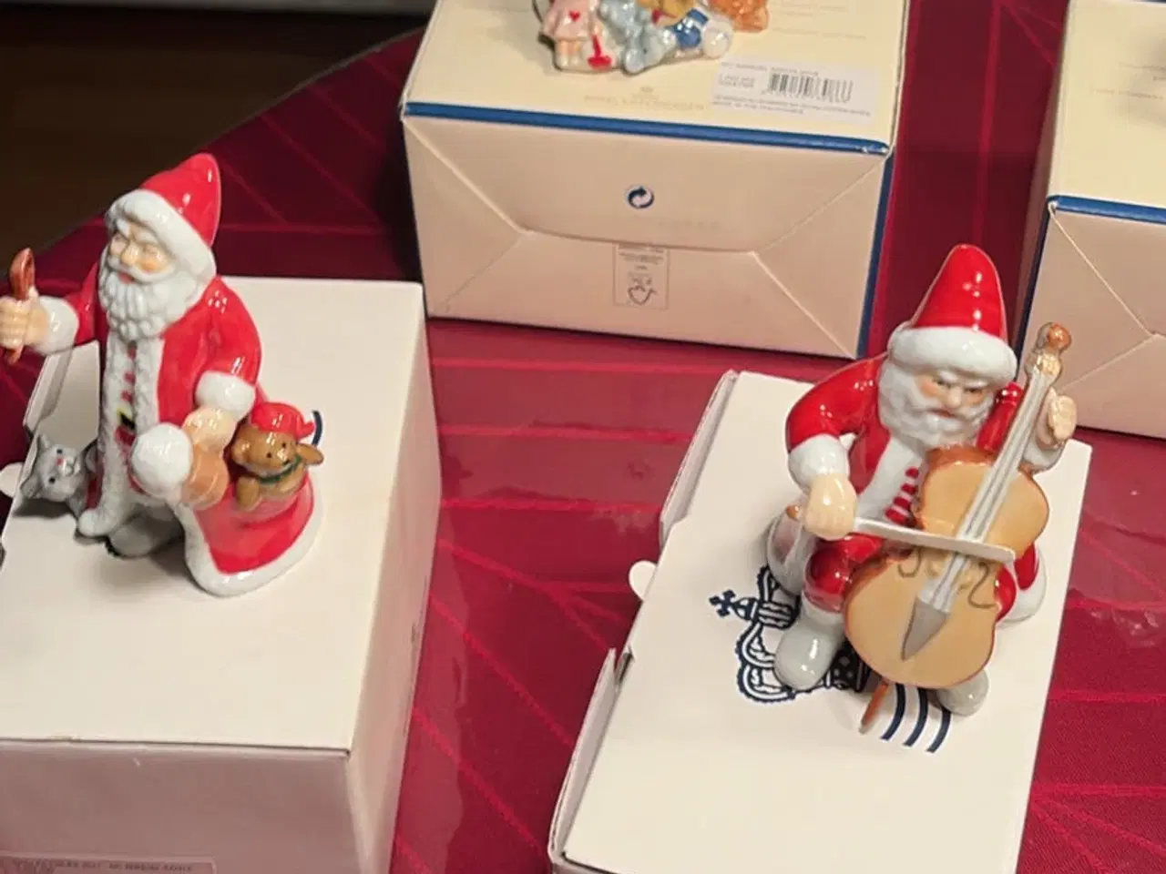 Billede 3 - Royal års nisser + årstræ