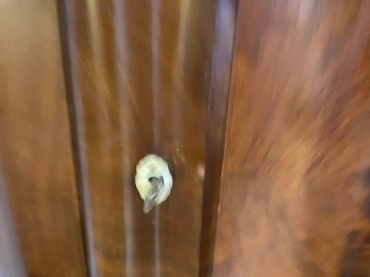 Billede 3 - Antik mahogni hjørneskab