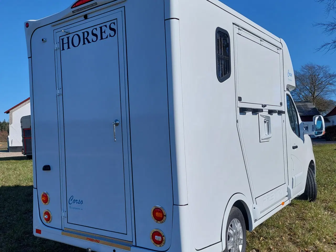 Billede 3 - Corso 2-Hestes Renault Master Hvid