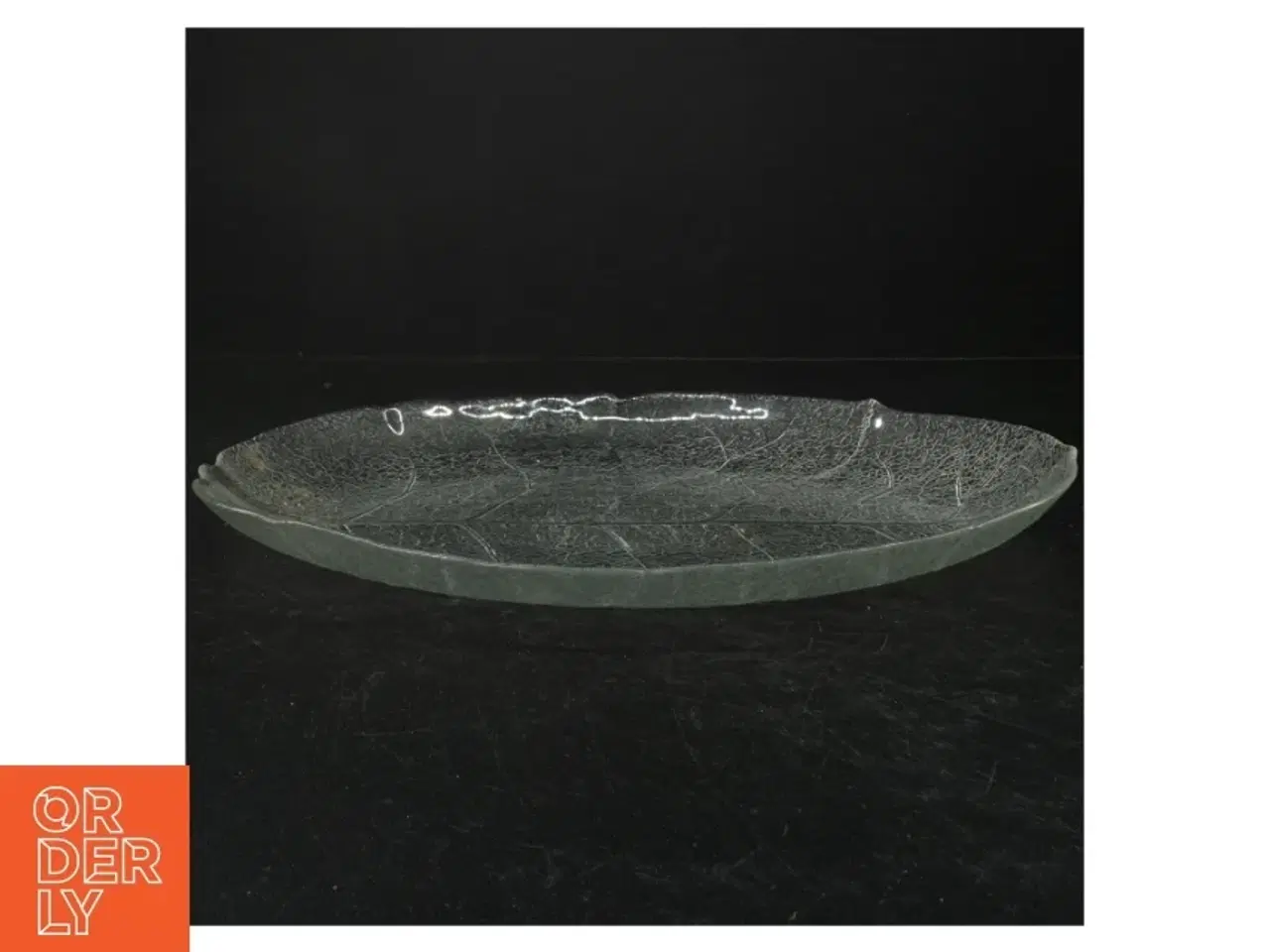 Billede 1 - Dekorativt bladformet fad (str. 36x26 cm)