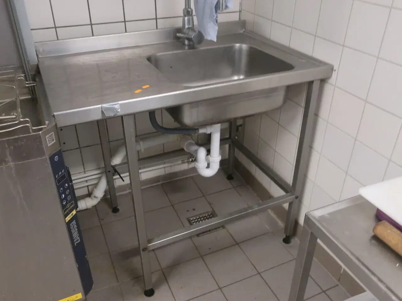Billede 2 - Stålbord med vandhane