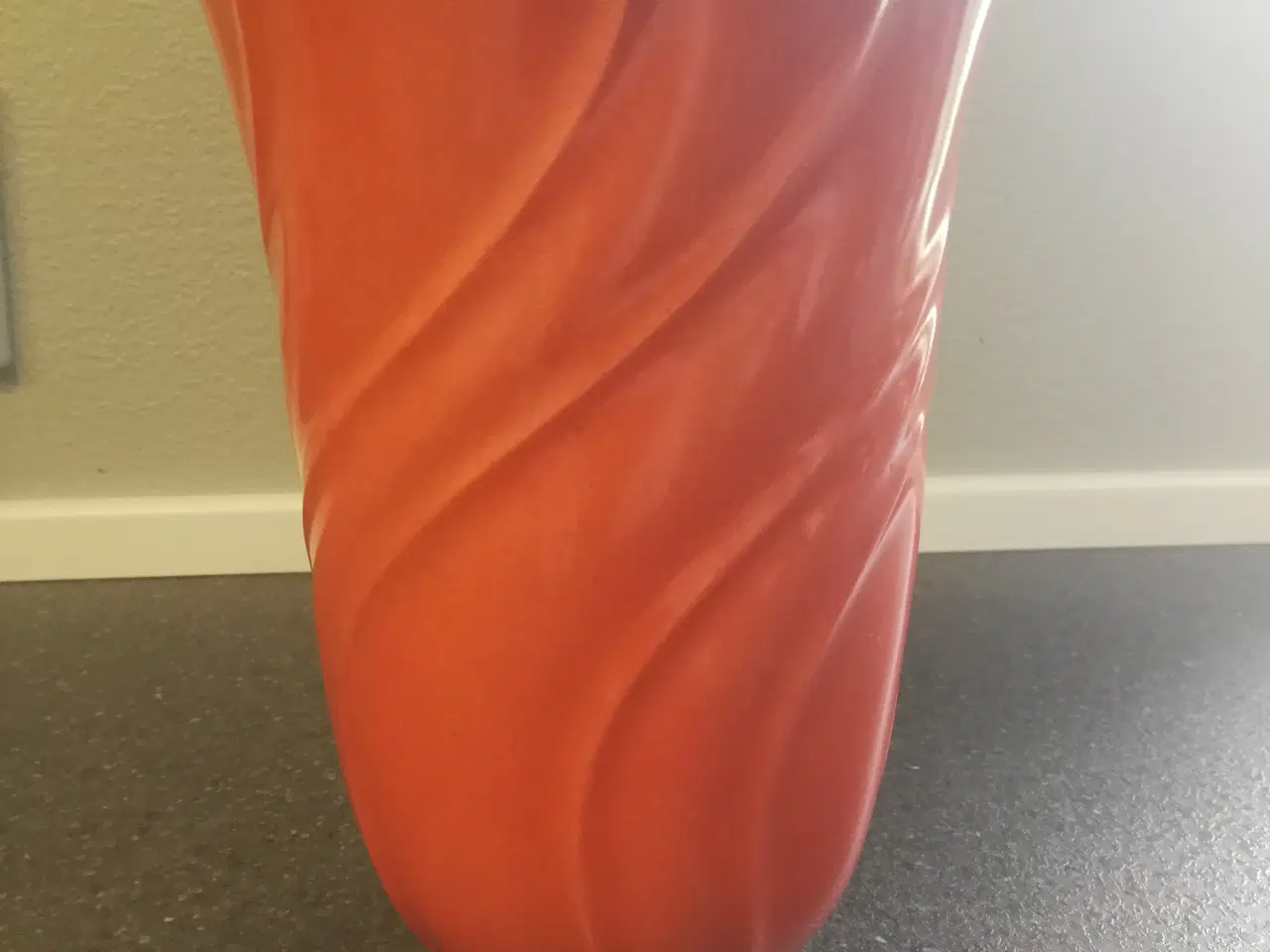 Billede 1 - Flot, rød, svejfet Lyngby vase