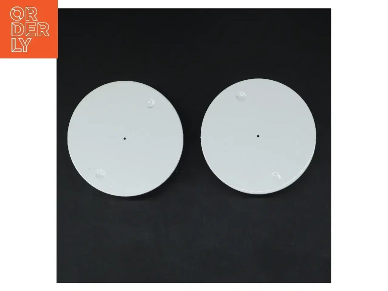 Billede 2 - Runde hvide plasticstykker (str. 2 stk Ø 7,5 cm)