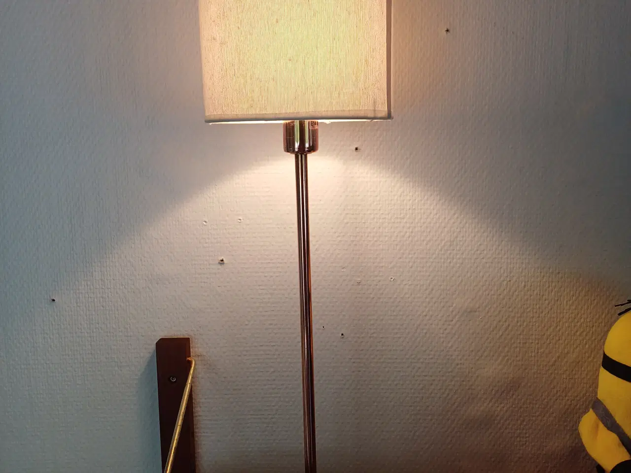 Billede 3 - Mark sløjd bordlampe på messing fod.