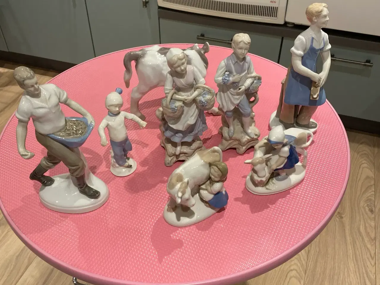 Billede 1 - 8 smukke figurer