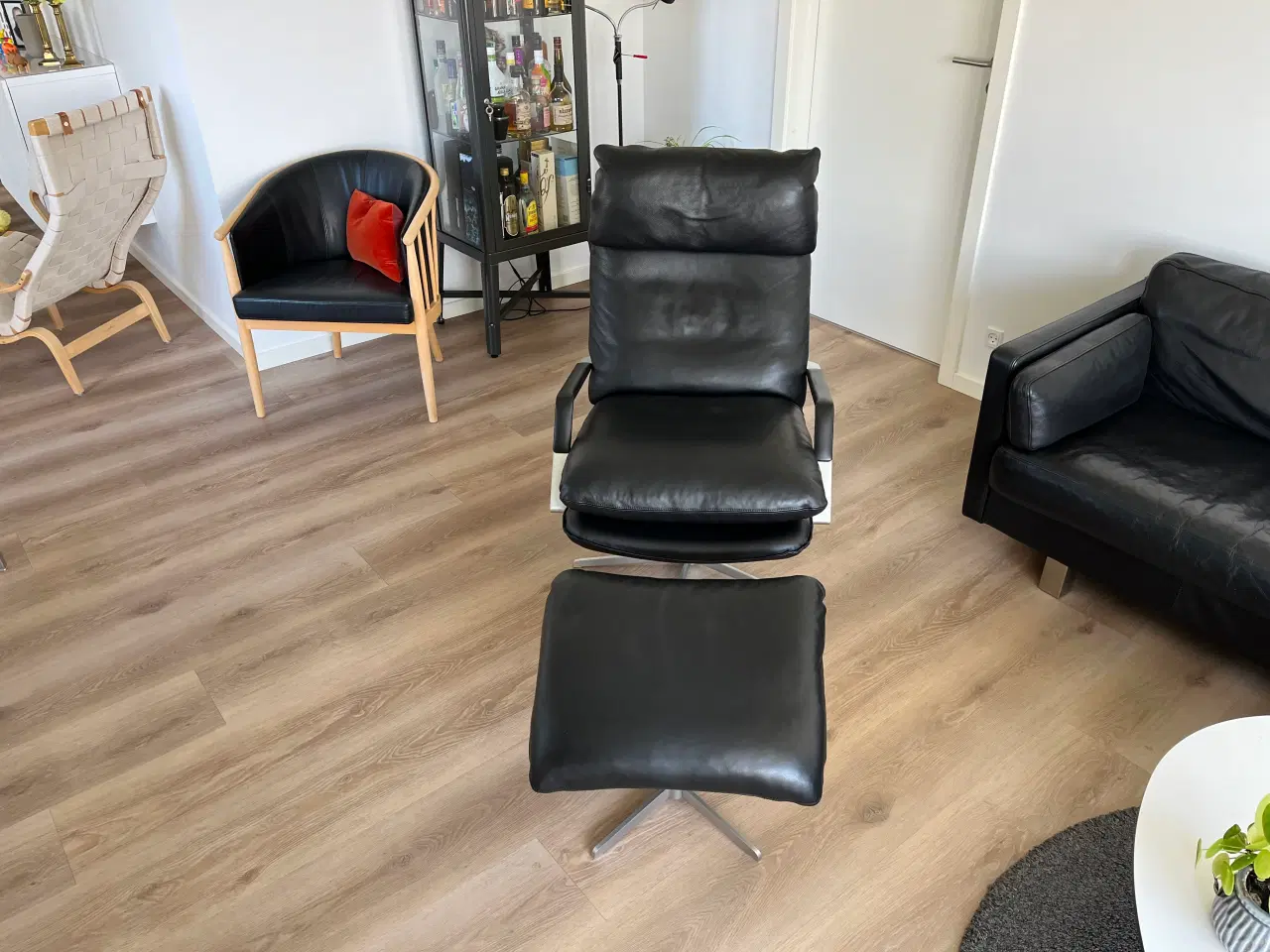 Billede 1 - Søren Lund SL330 Lænestol sort piemonte læder.