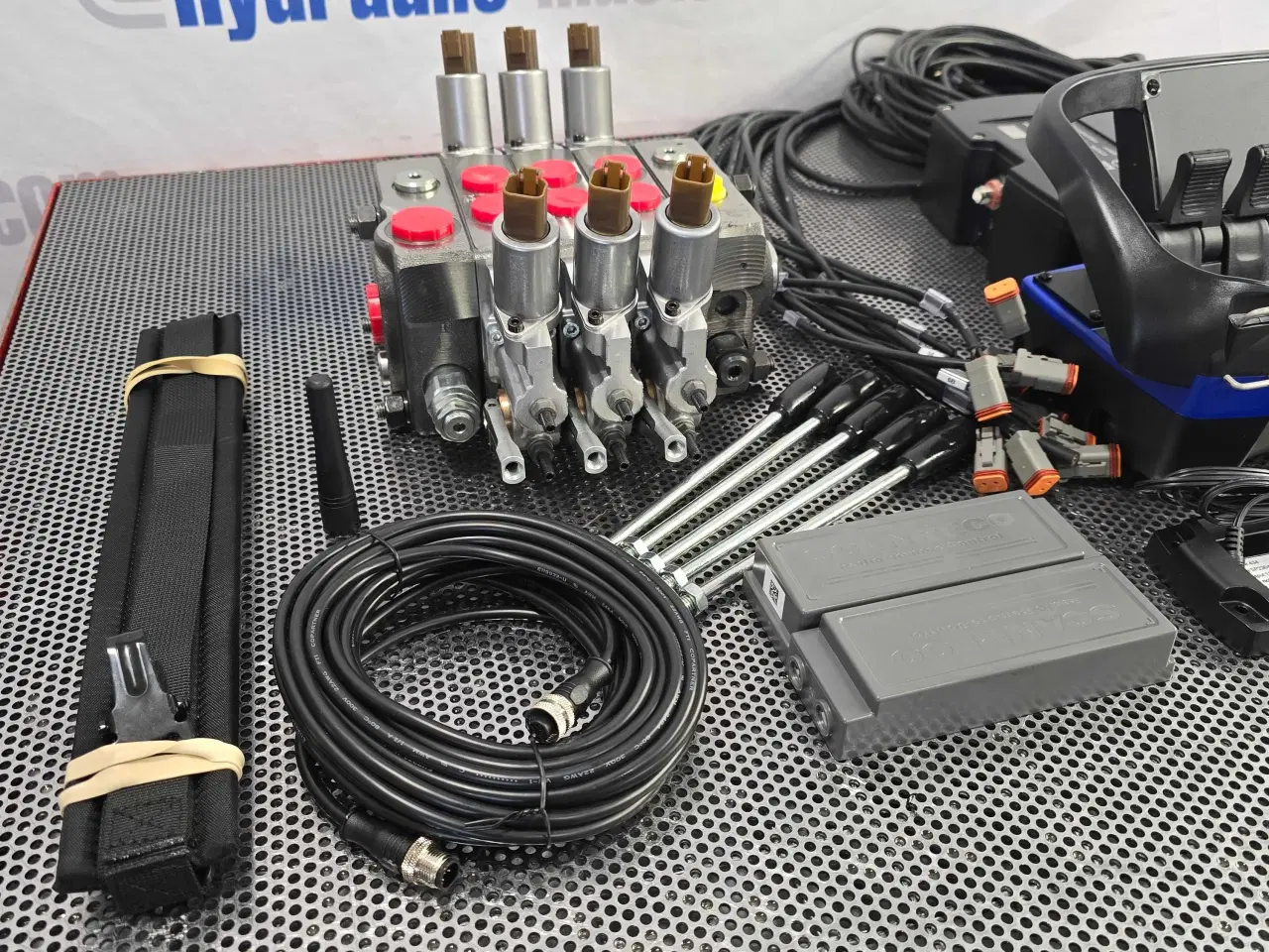 Billede 7 - Walvoil DPX100 3 sektioner + radiofjernbetjening