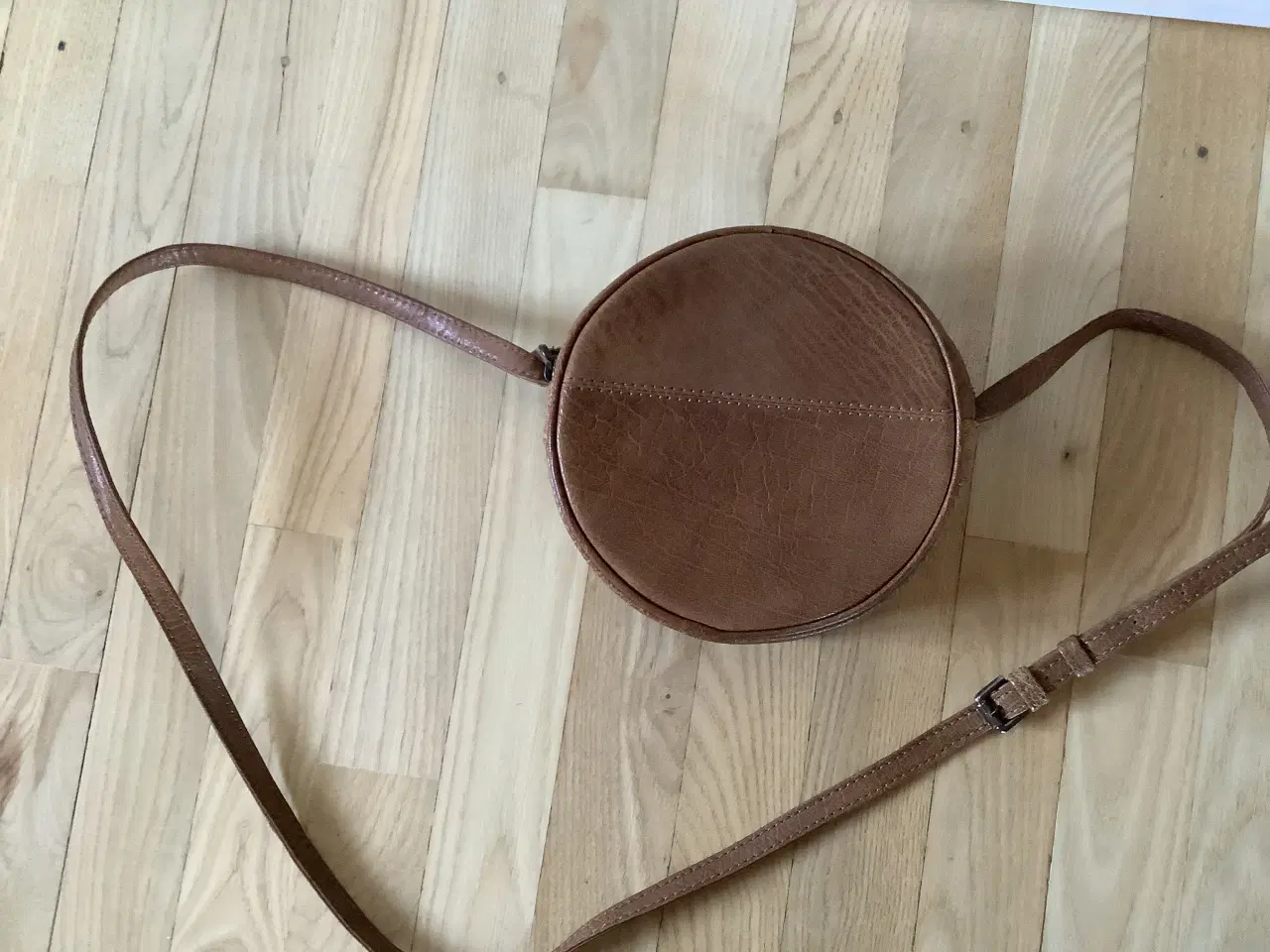 Billede 4 - Rund skuldertaske fra Markberg