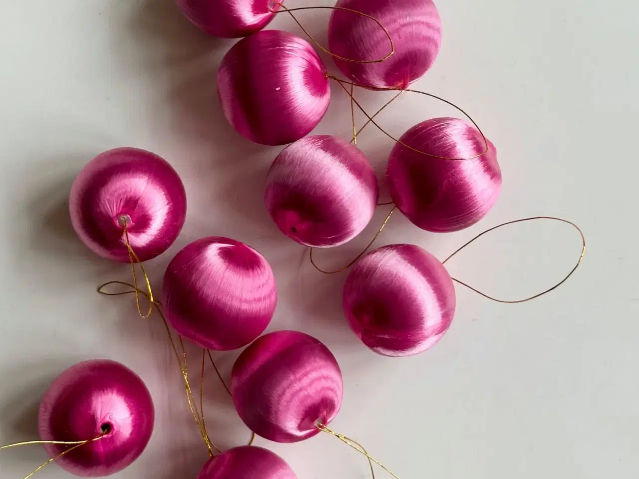 Billede 4 - Lyserøde silkekugler, mini, 11 stk samlet