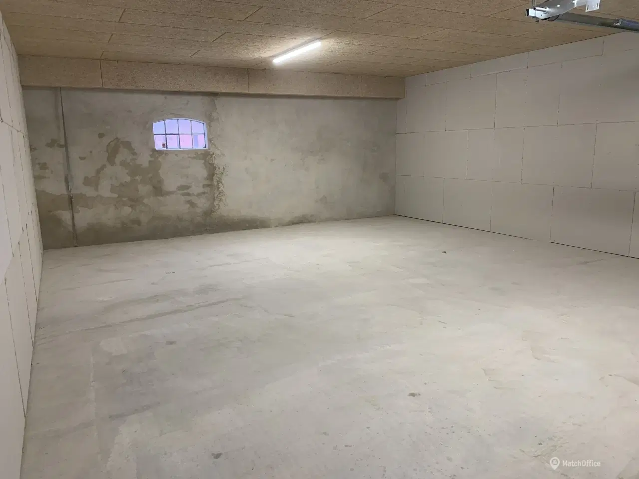 Billede 7 - Fine søjlefri lokaler i muret bygning