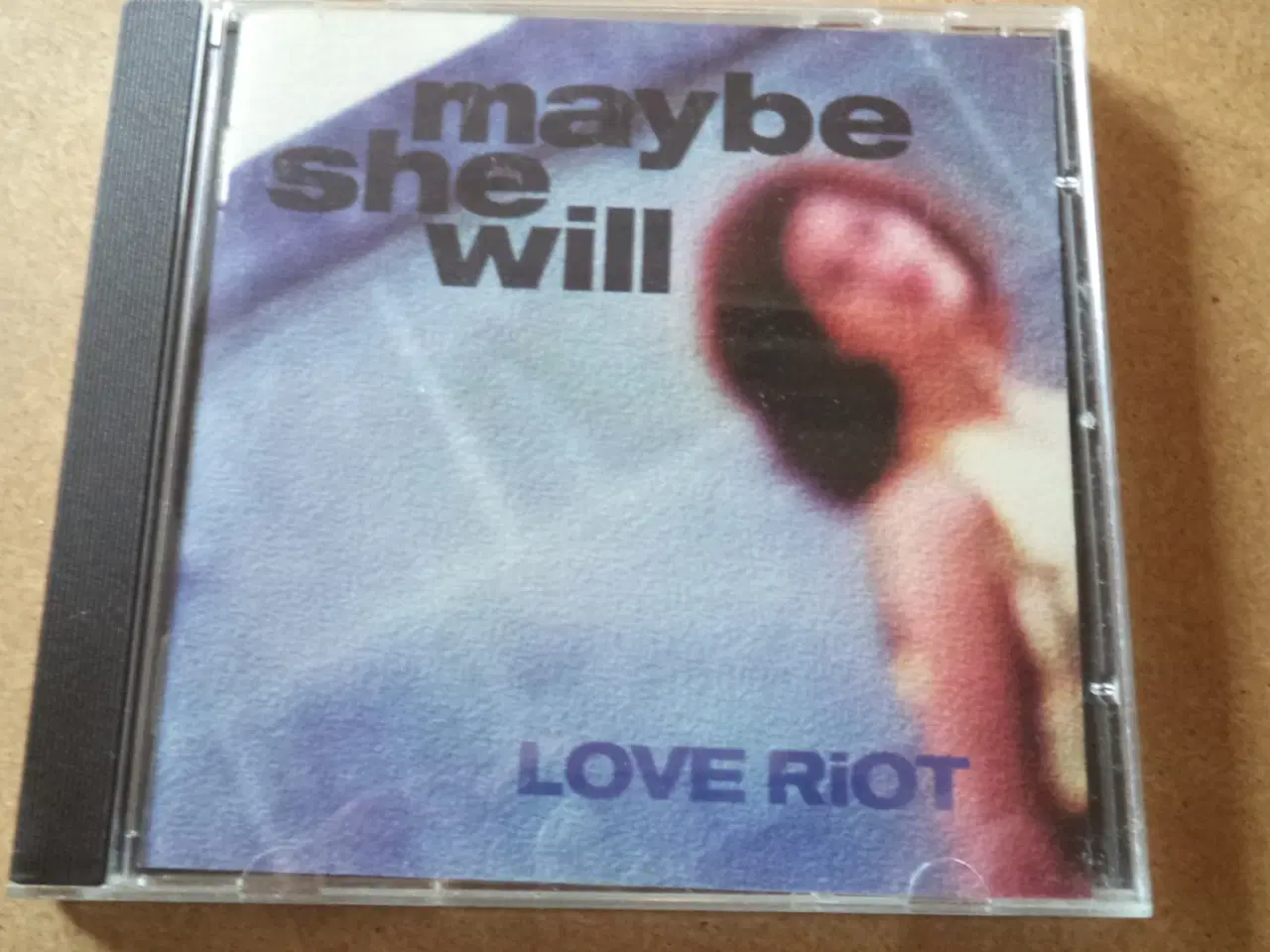 Billede 1 - Love Riot ** Maybe She Will 