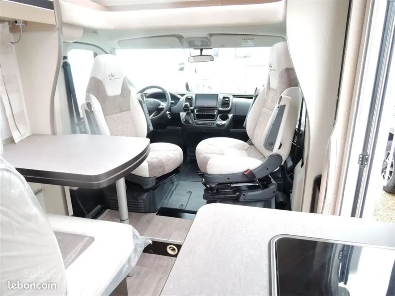 Billede 3 - 2026 - Autostar Performance 690 LC Handy og compact med godt udstyr. solceller. tv. markise. automatgear. queensbed.