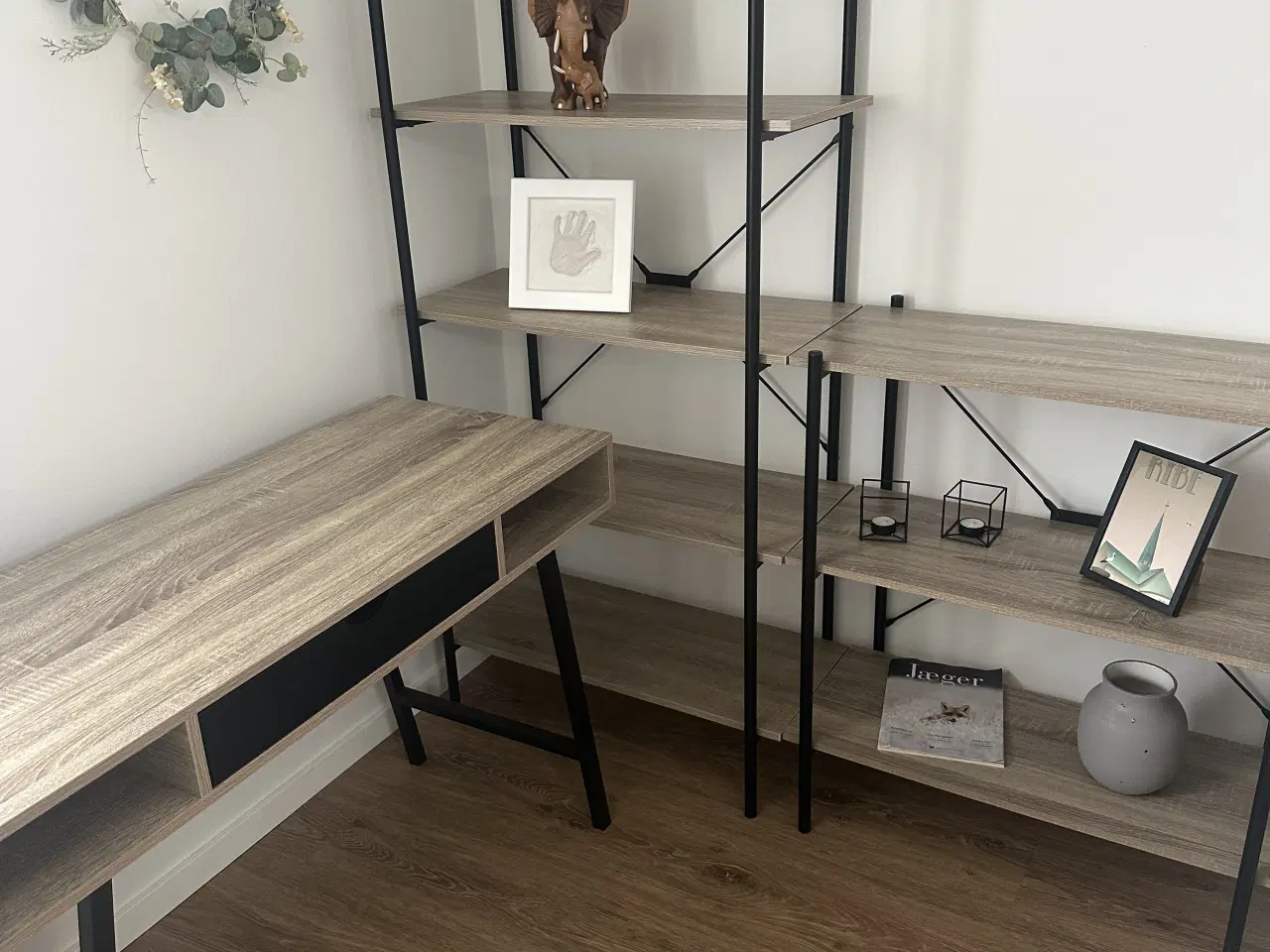 Billede 2 - Skrivebord + reol