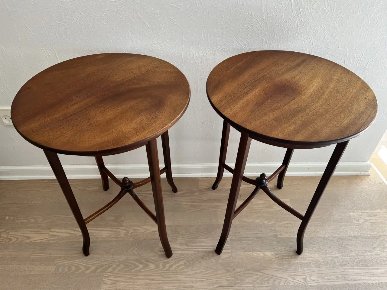 Billede 2 - 2 mahogni sideborde / lampeborde