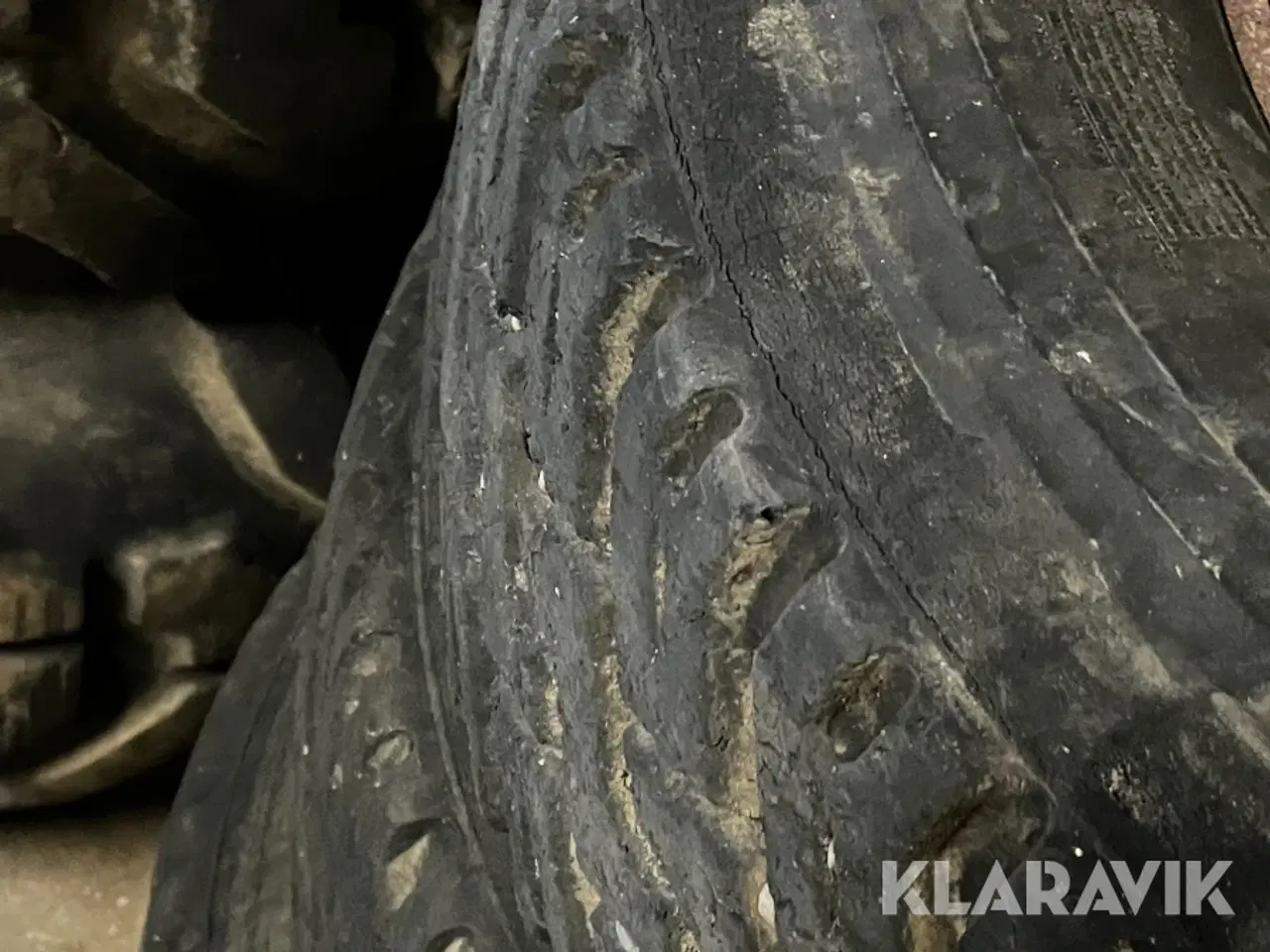 Billede 4 - Dæk med fælg Toyo 285/70R19.5 4 styk