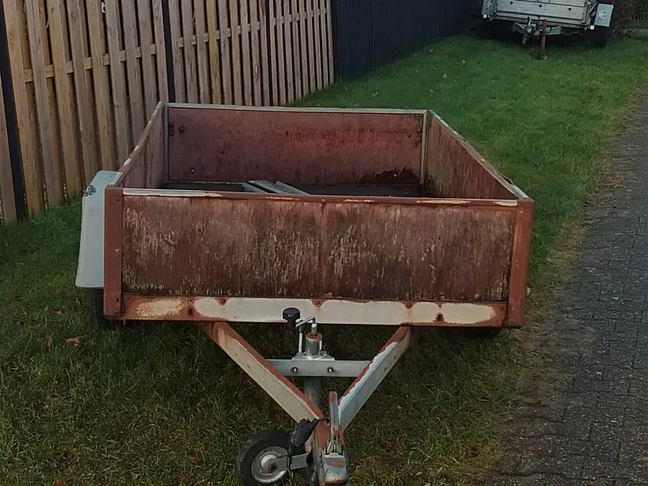 Billede 2 - Ældre funktionel trailer
