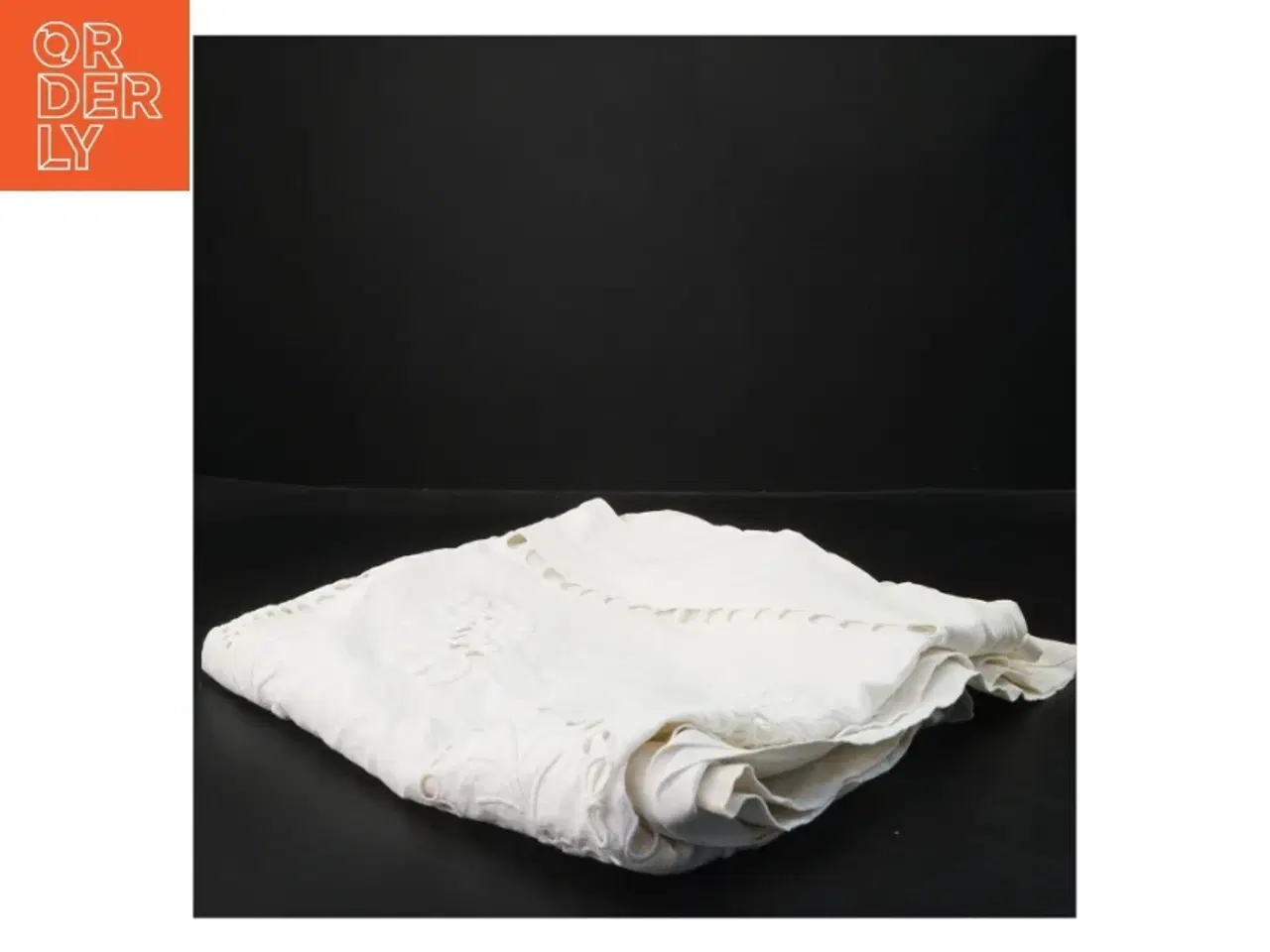 Billede 3 - Vintage håndbroderet dug (str. 115x120 cm)
