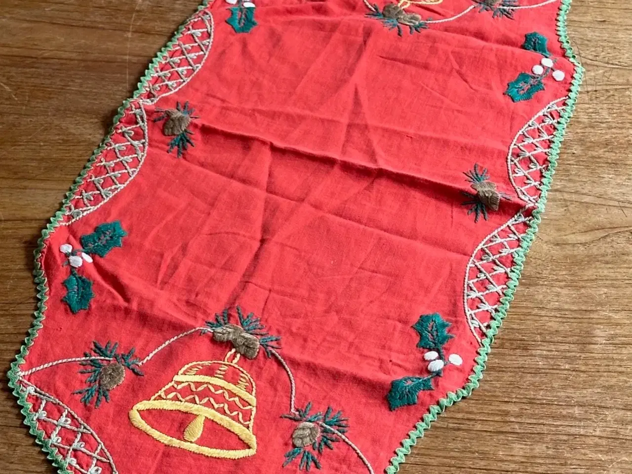 Billede 2 - Antik bordløber, håndbroderet, 73 x 31 cm