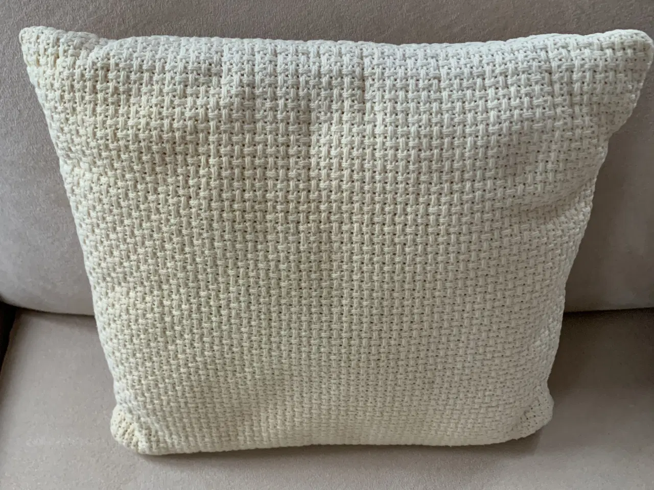 Billede 7 - Broderede vintagesofapuder i fin stand