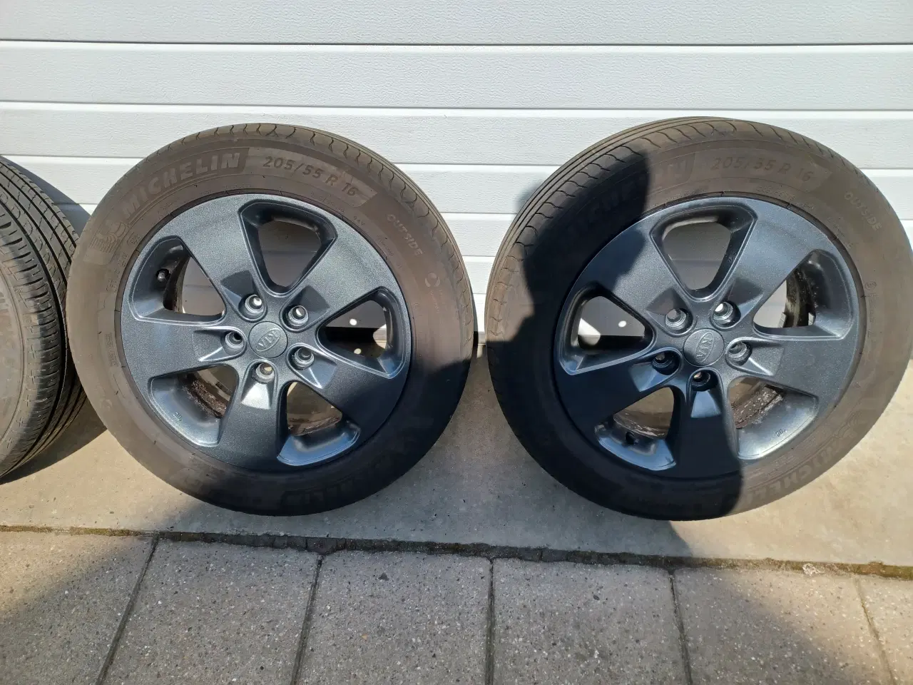 Billede 2 - Mazda / Kia alufælge med sommerdæk.