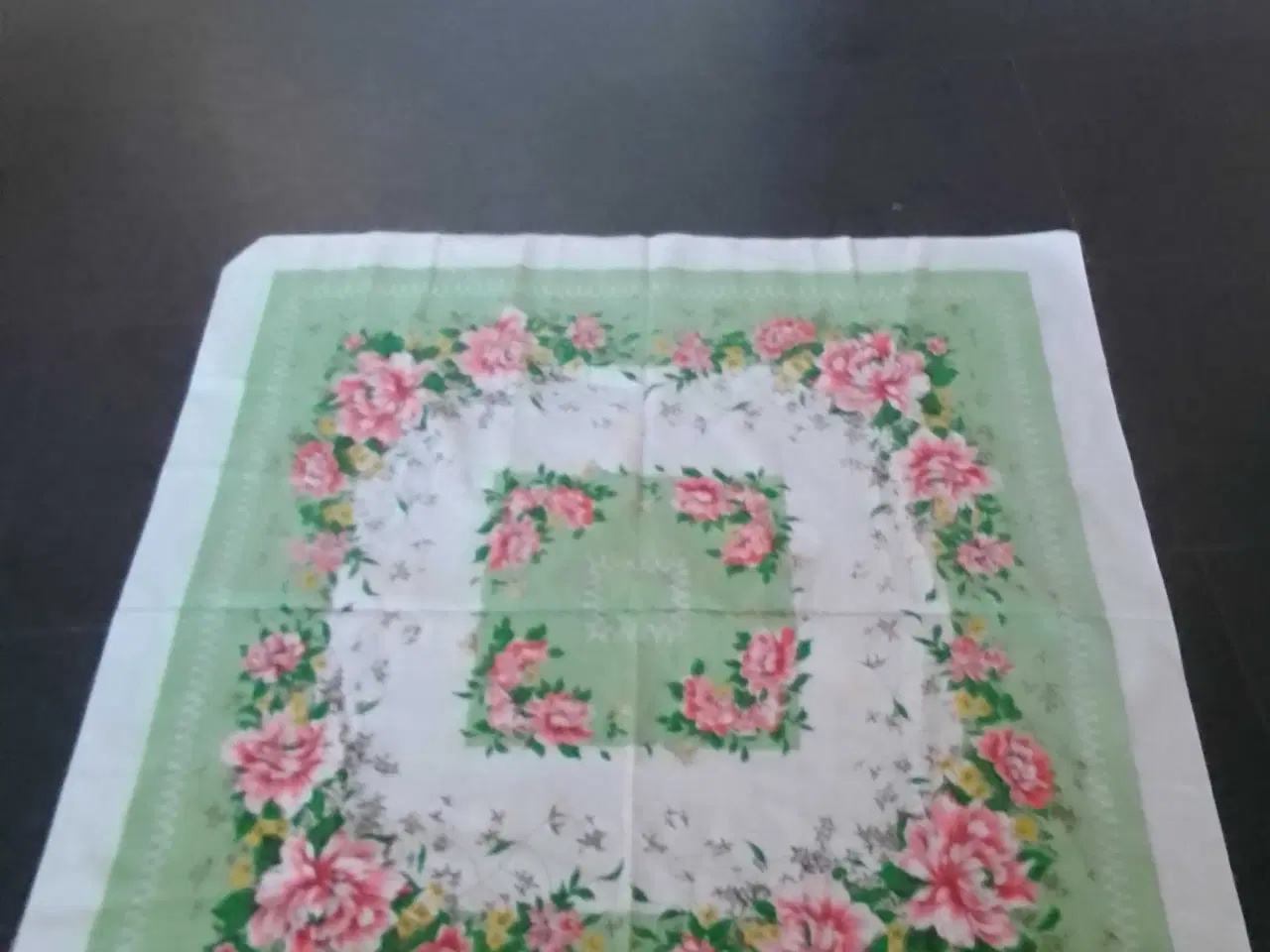 Billede 1 - Yndig vintage dug 