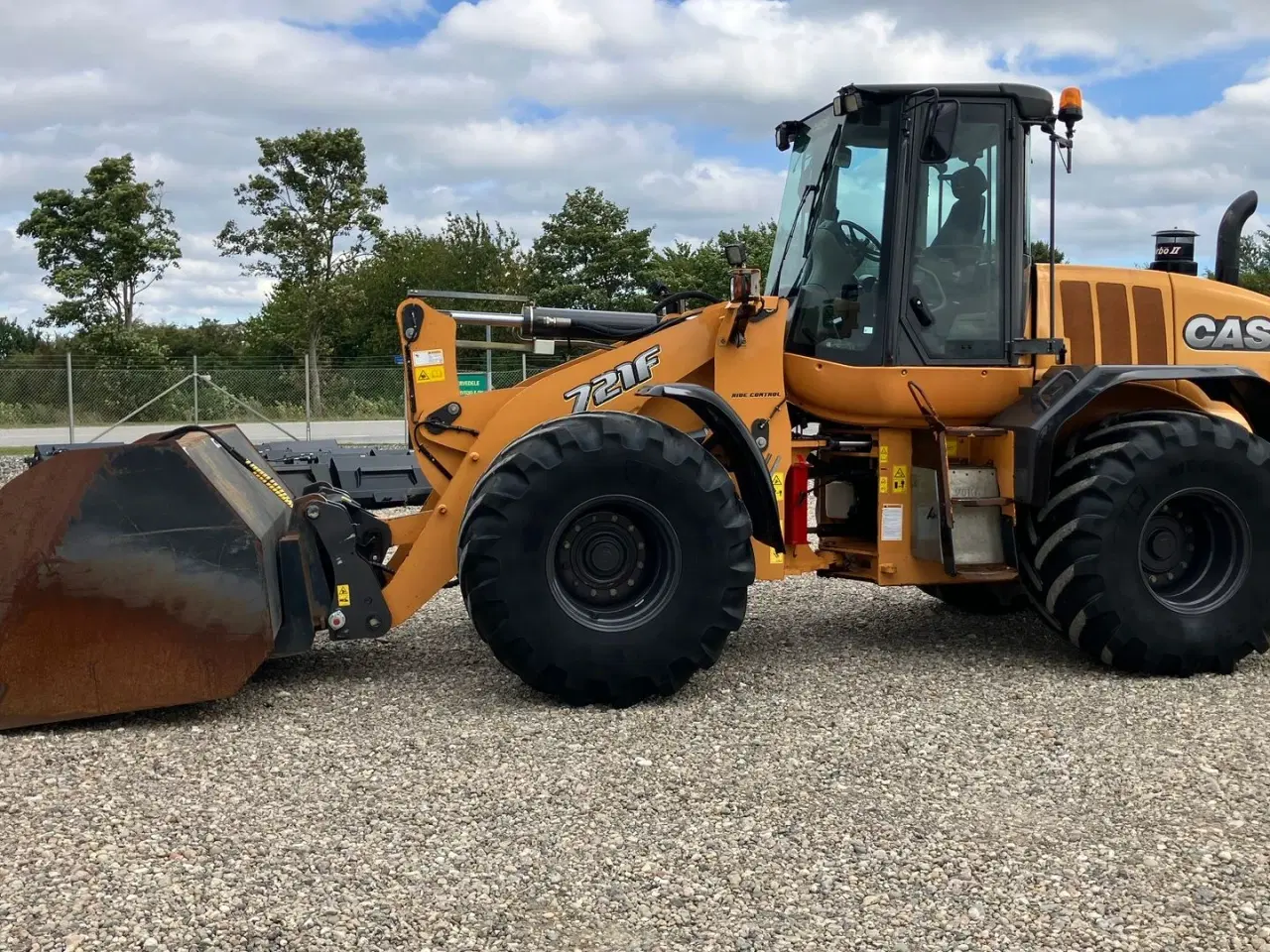 Billede 16 - Case 721 F enejers velholdt!