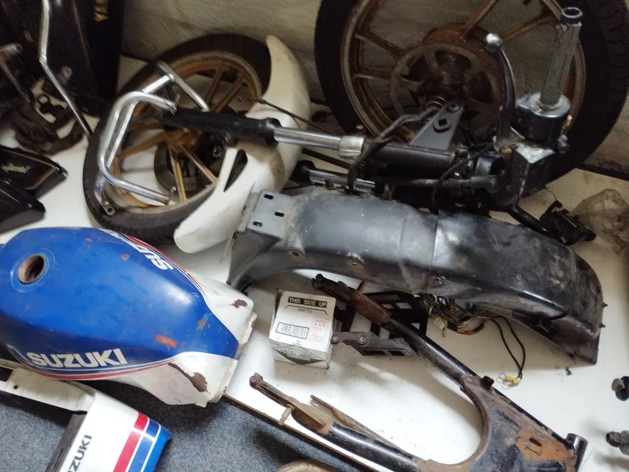 Billede 5 - Reservedele til Suzuki GXS 250,    (se %)