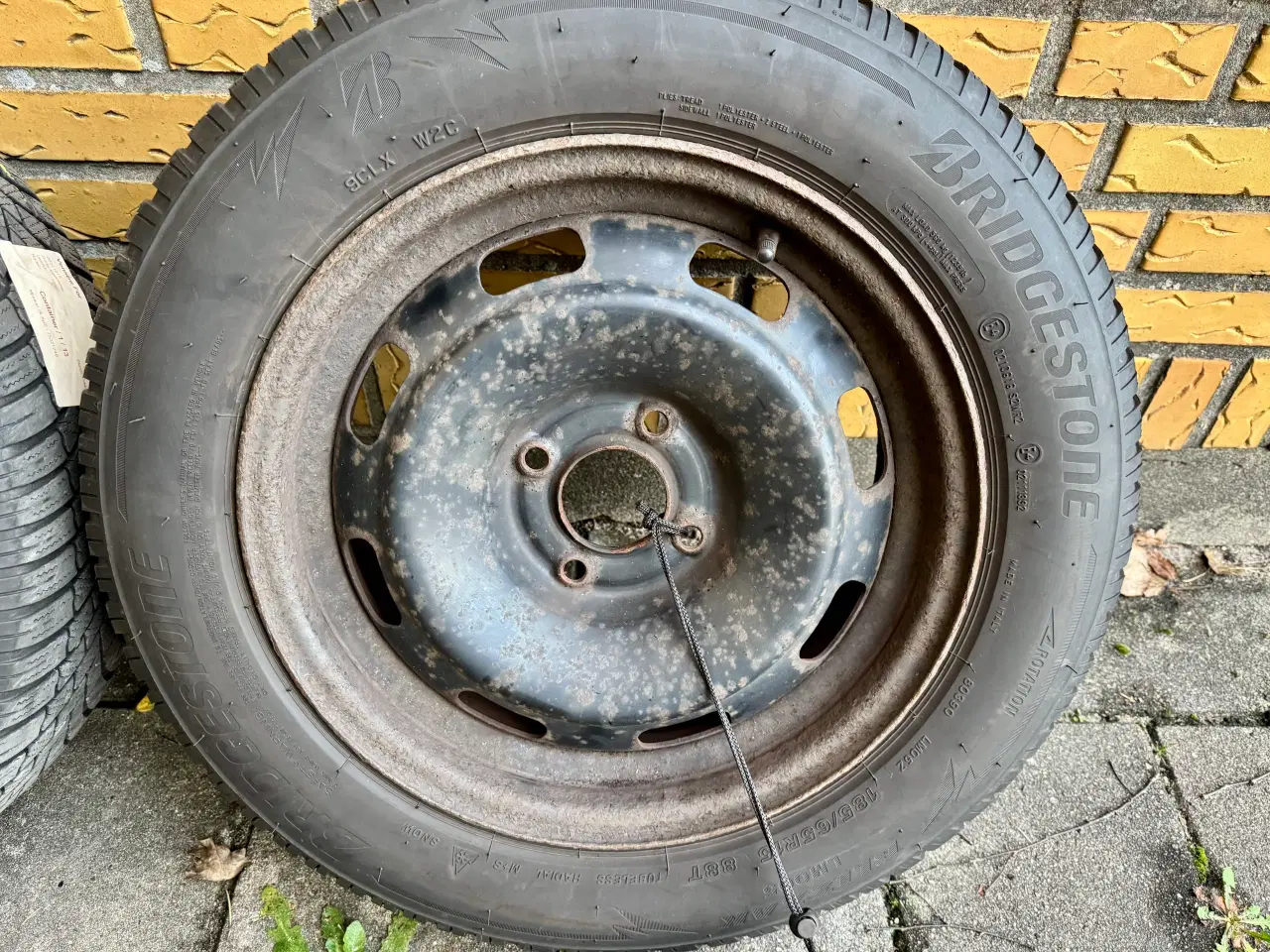 Billede 3 - Bridgestone vinterdæk til Peugeot 208, stålfælge