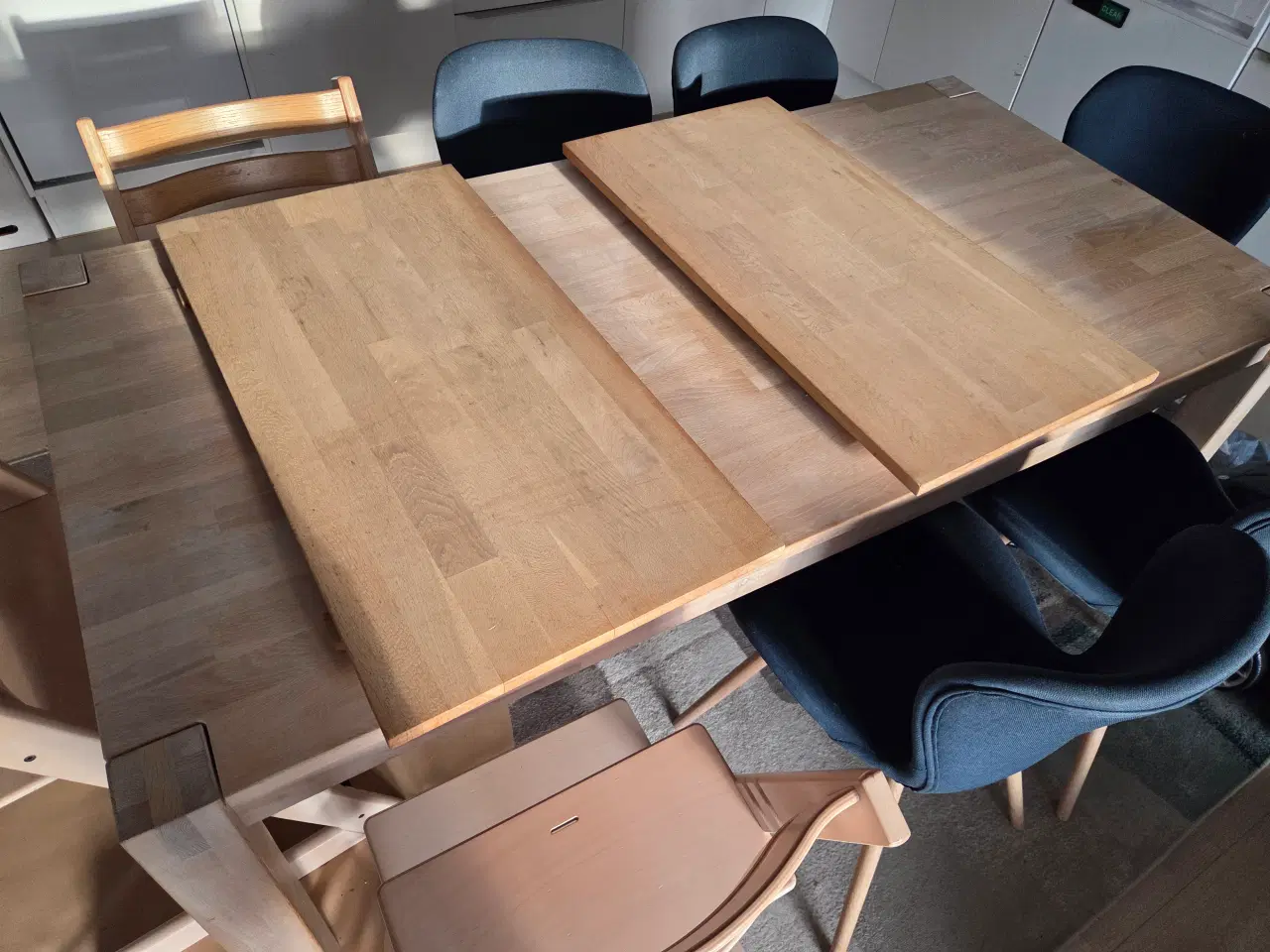 Billede 3 - Eg spisebord fra Ilva med 2 tillægsplader