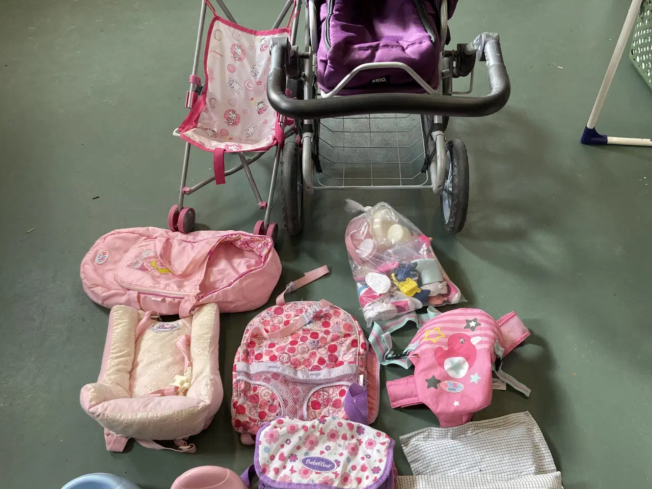 Billede 1 - Blandet dukkeudstyr sælges samlet