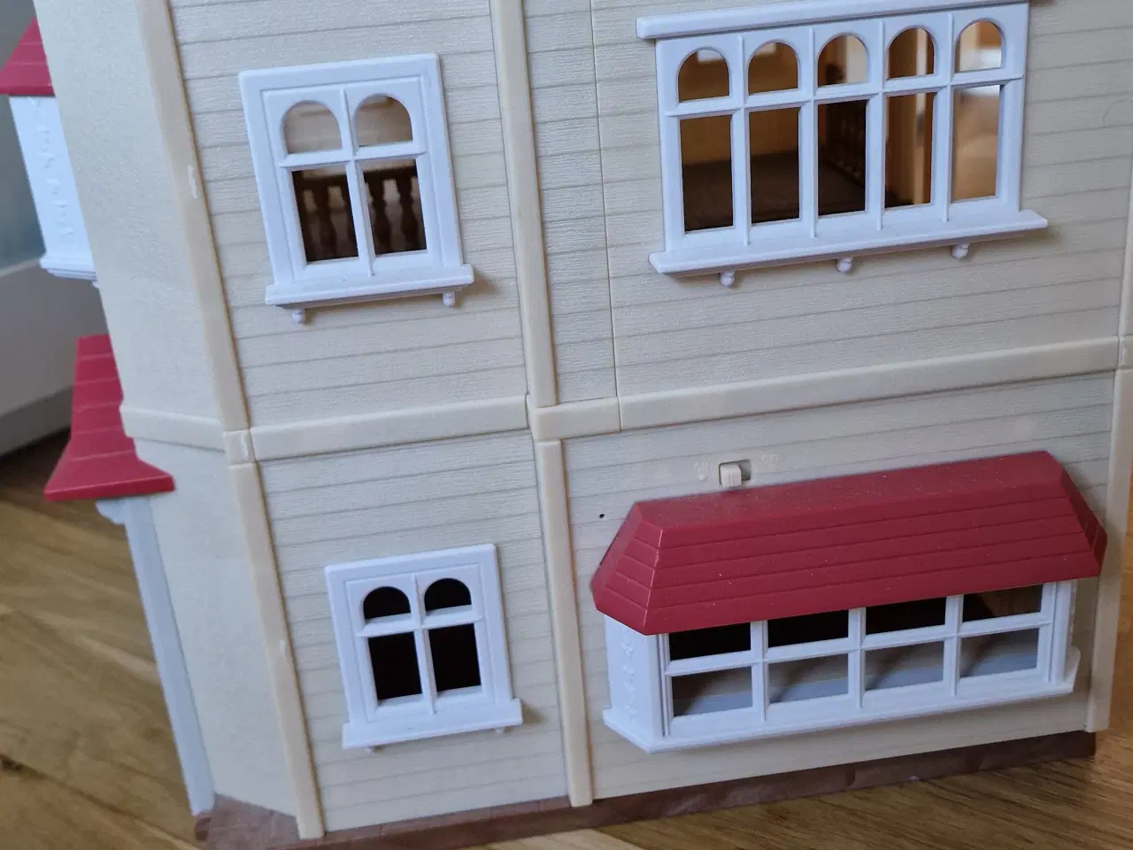 Billede 3 - Sylvanian Families Red Roof landsbyhus med balkon 